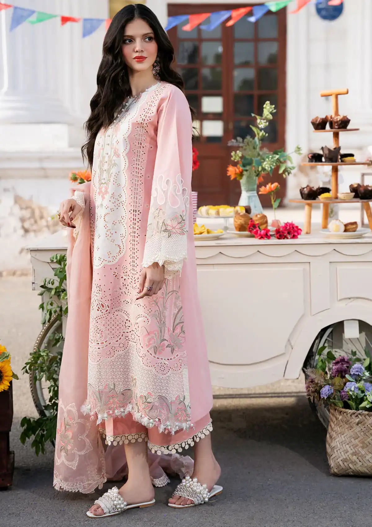 New Embroidery beautiful Artical Lawn 3pc