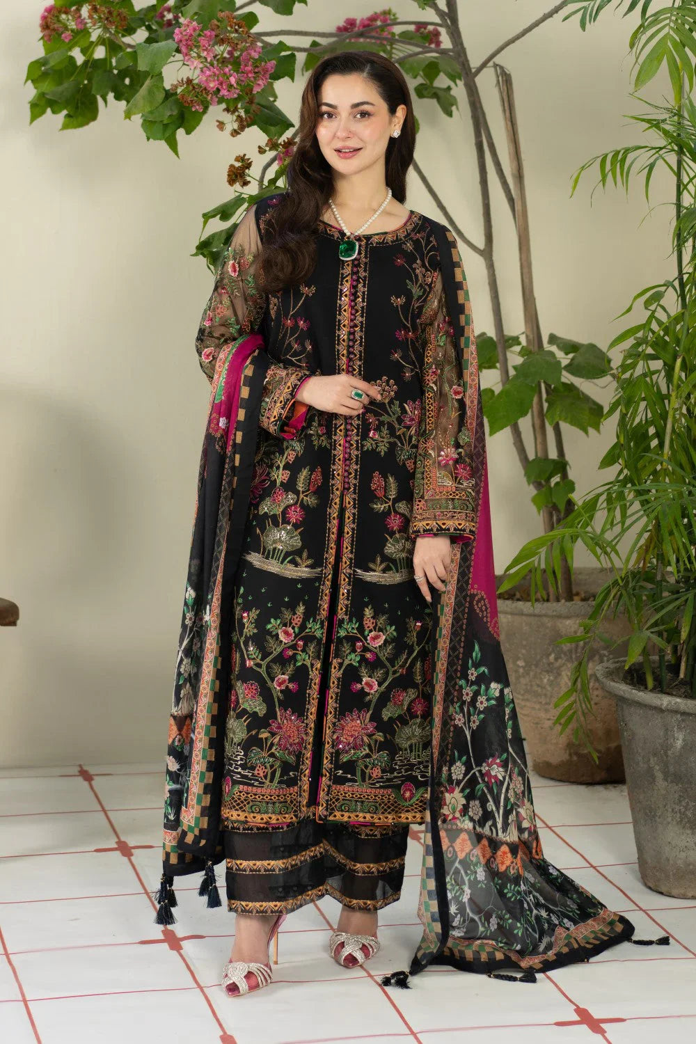 New Embroidery beautiful Artical Lawn 3pc