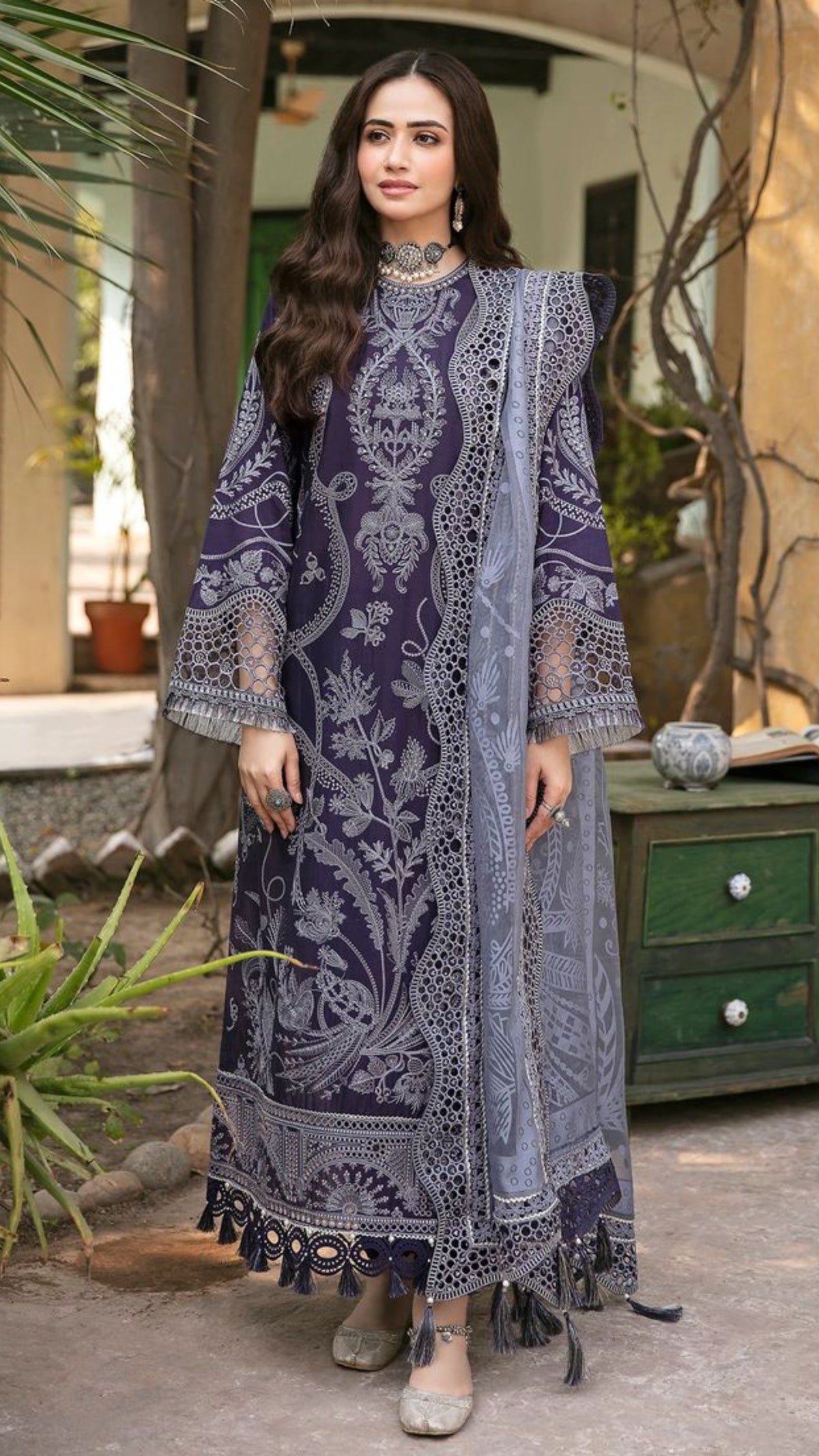 Royal Embroidery Lawn 3pc