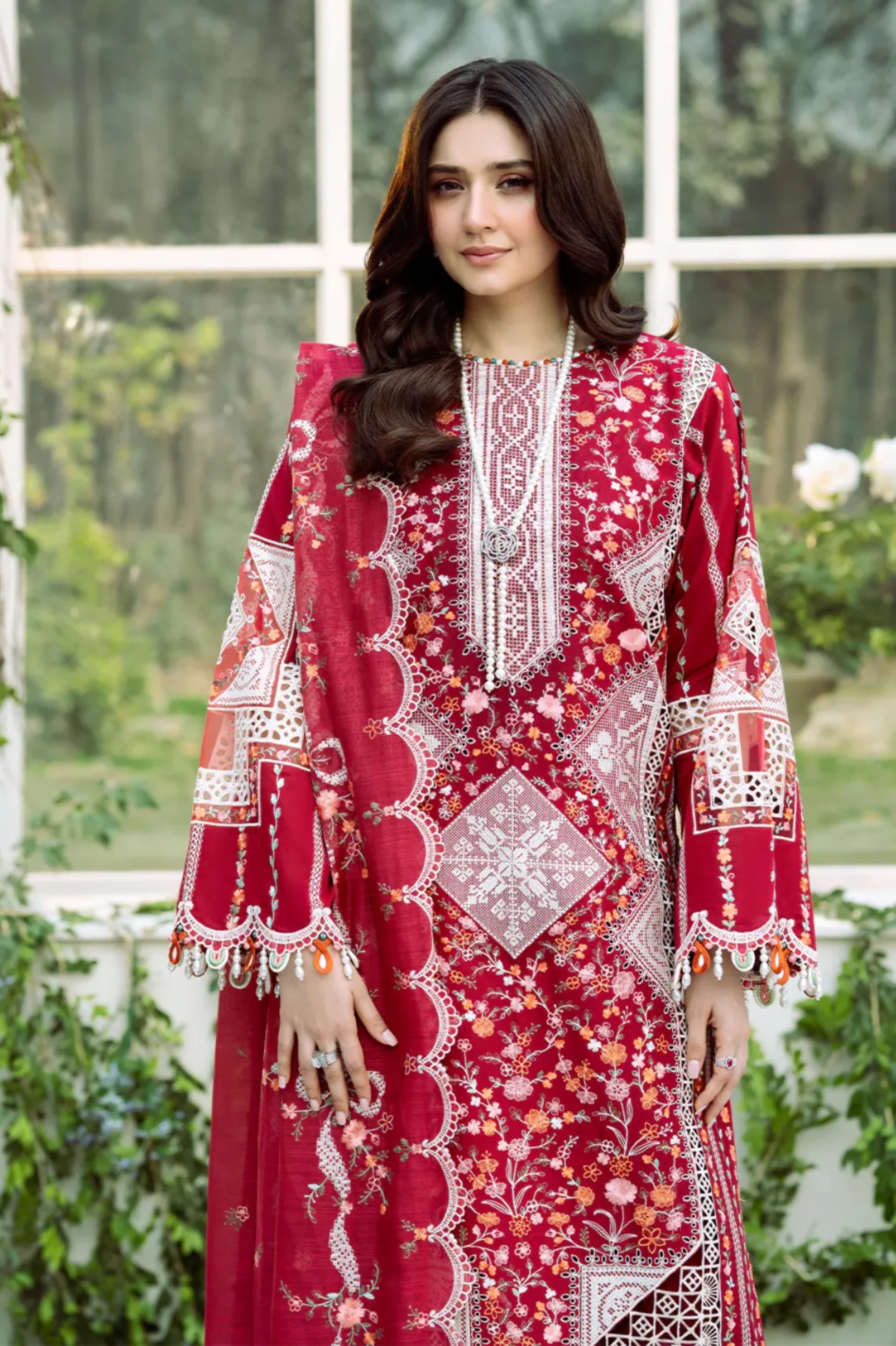New Embroidery beautiful Artical Lawn 3pc
