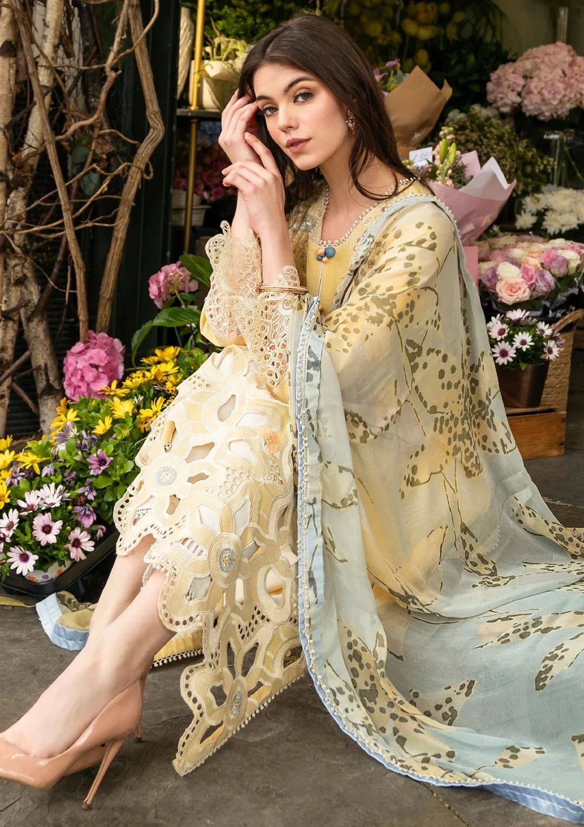 New Embroidery beautiful Artical Lawn 3pc