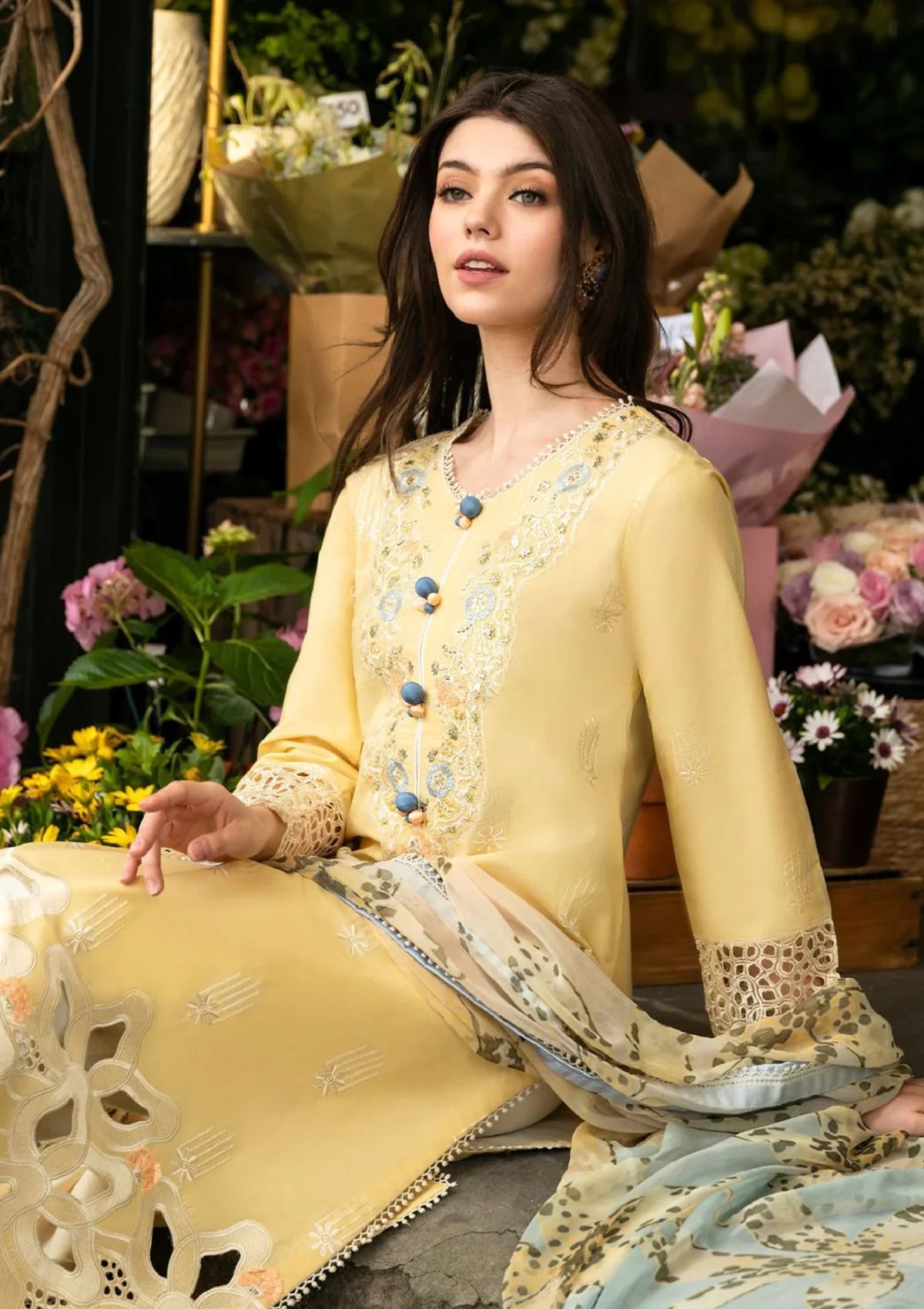 New Embroidery beautiful Artical Lawn 3pc
