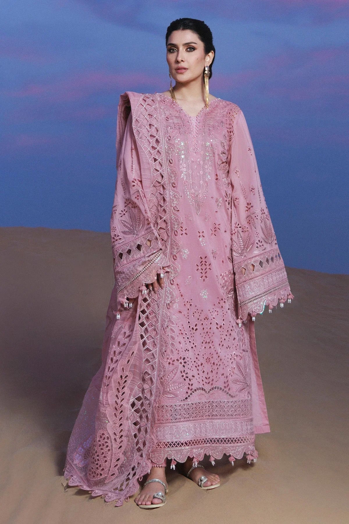 New Embroidery beautiful Artical Lawn 3pc