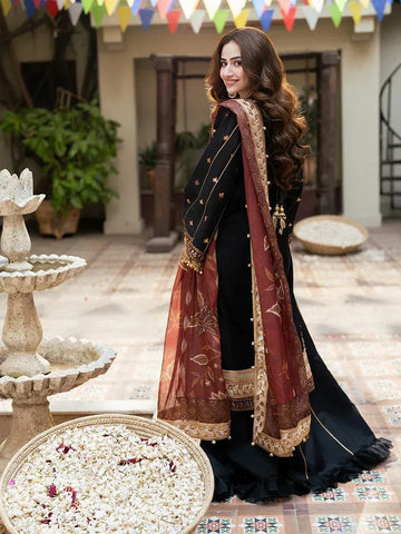 New Embroidery beautiful Artical Lawn 3pc
