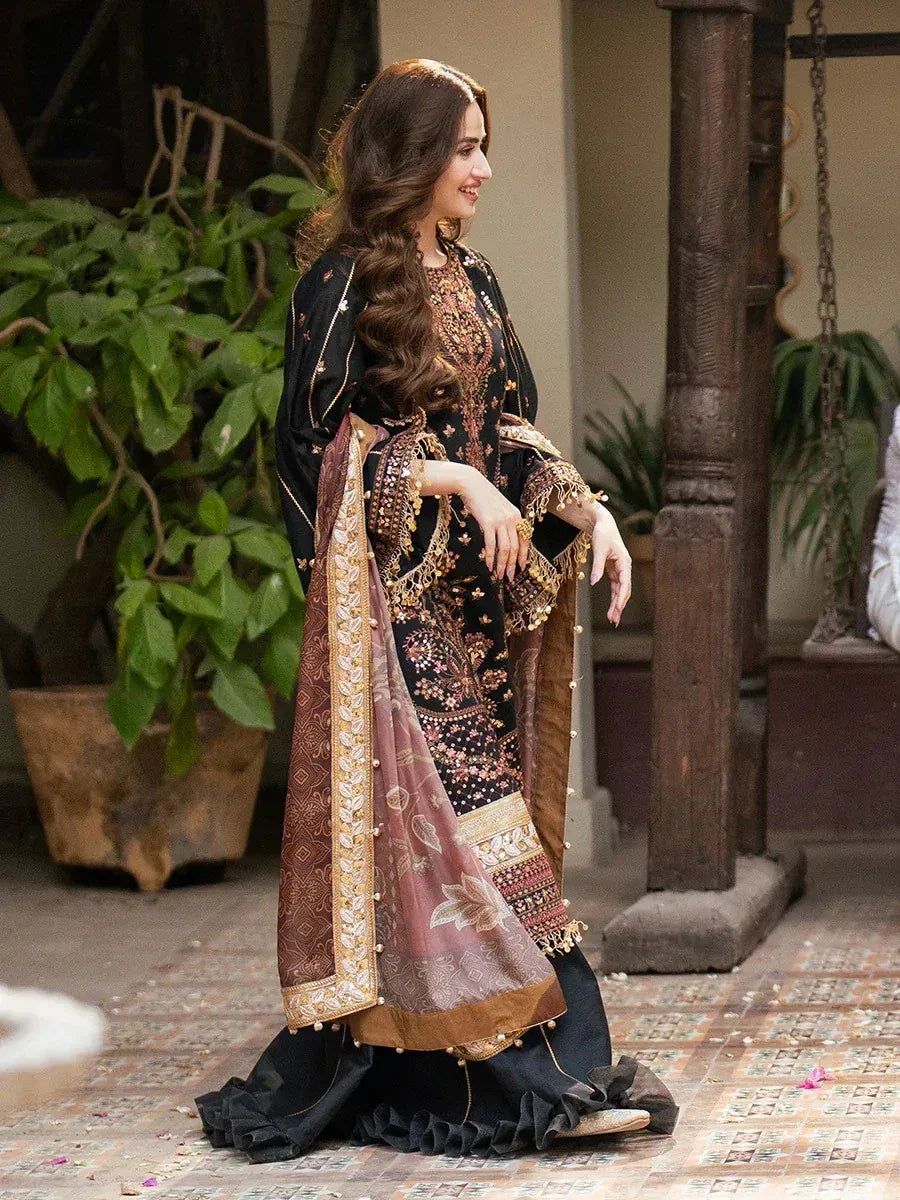 New Embroidery beautiful Artical Lawn 3pc